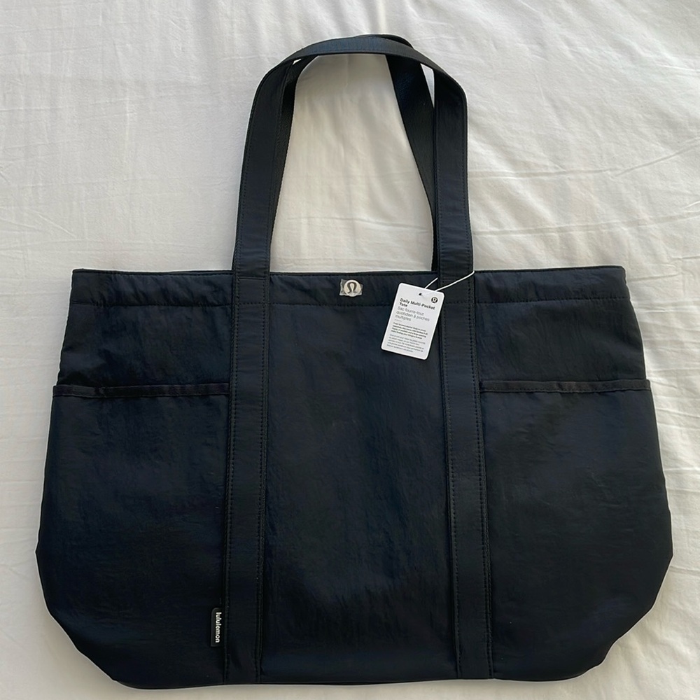 Multi pocket Lululemon Tote bag